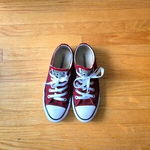Converse low-top sneakers (6 US Women / 4US Men)